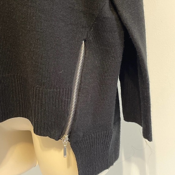 Verve ami Black V Neck Acrylic Sweater with Zippers‎ Medium Pre-owned - Picture 3 of 8